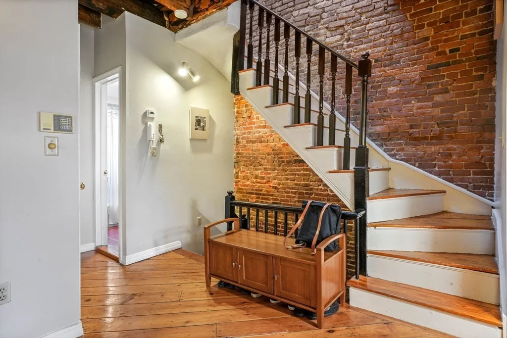 1 Goodwin Pl, Beacon Hill