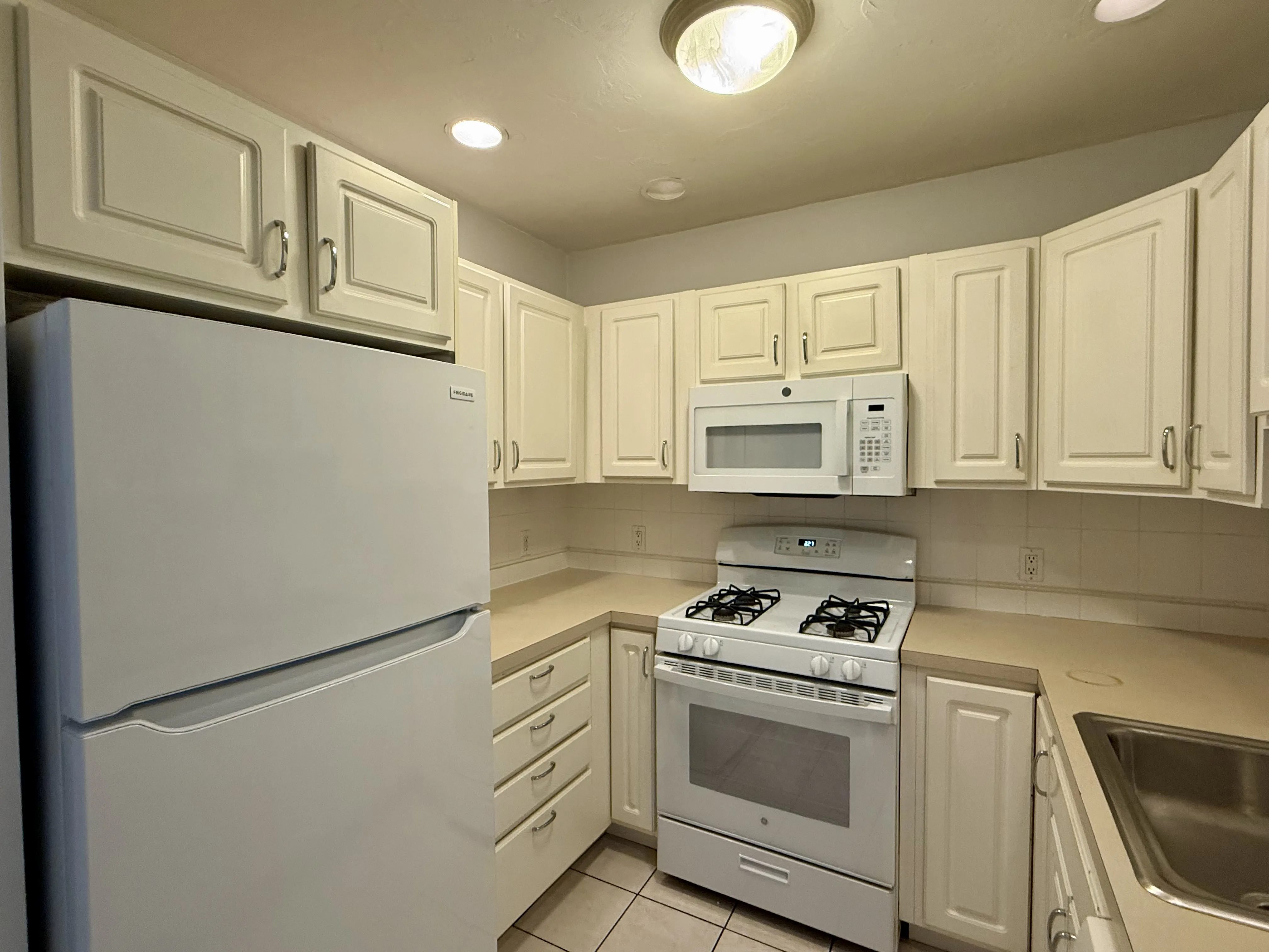 111 West 8th St, South Boston