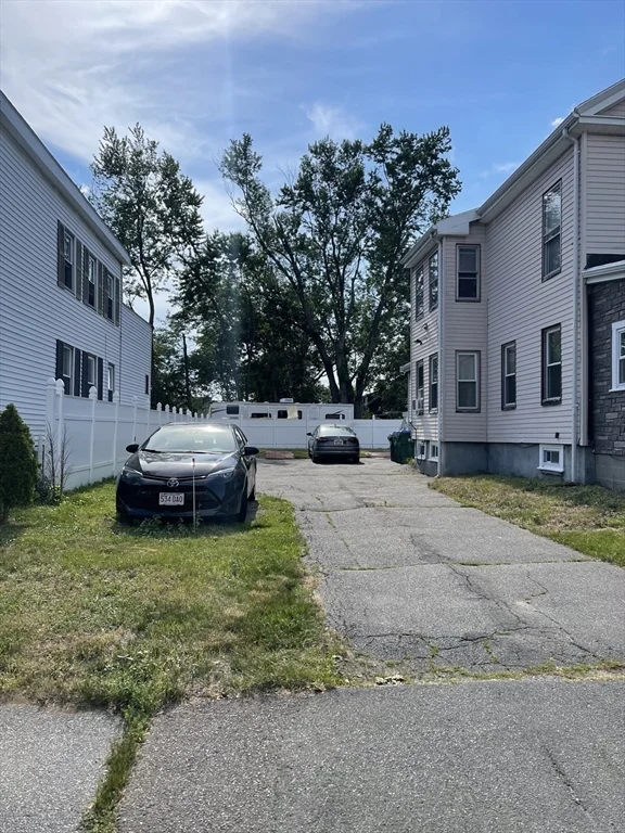 22 Almont, Medford