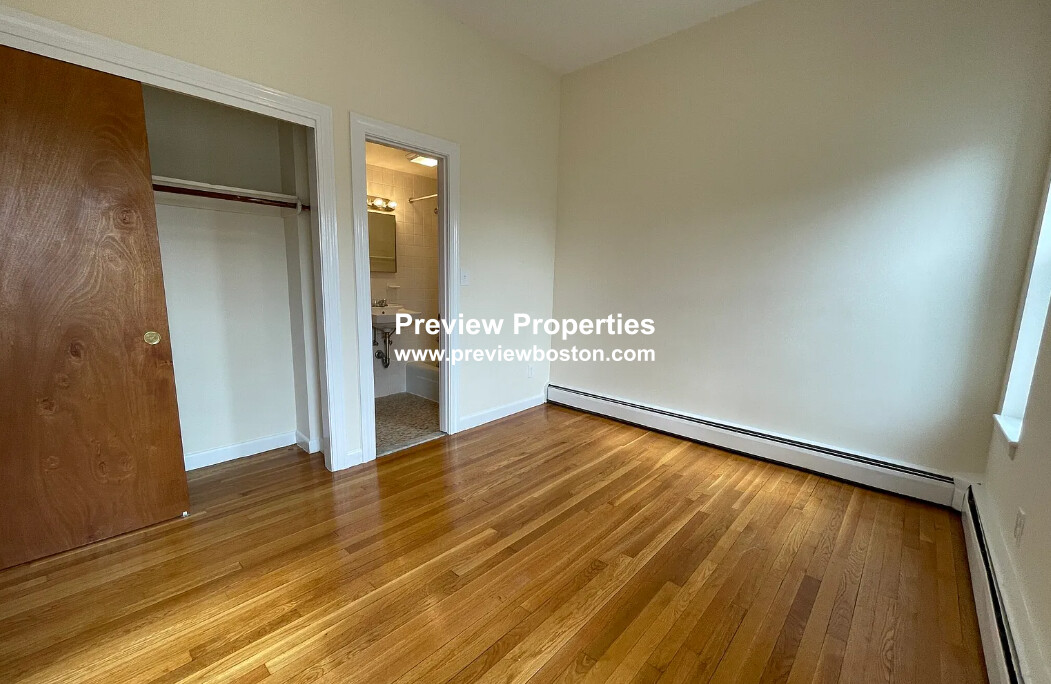 172 North Beacon St, Brighton