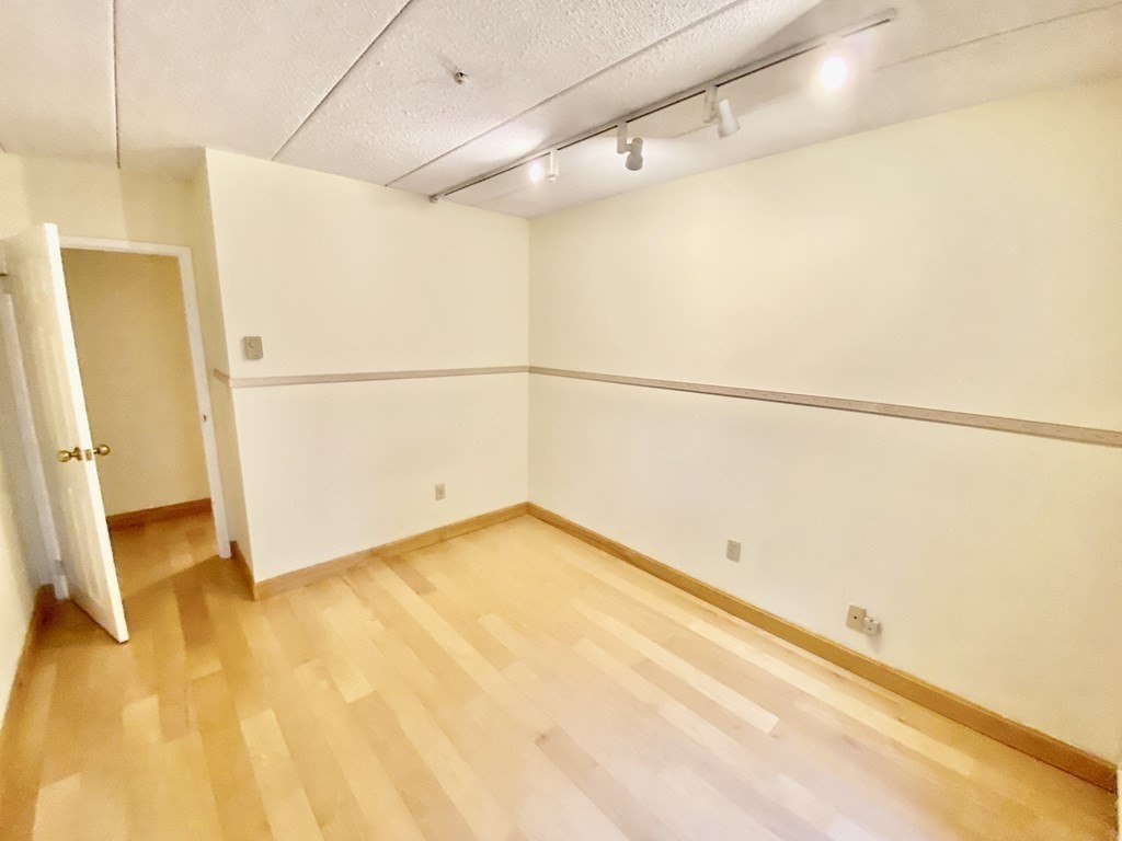 135 Pleasant St, North Brookline