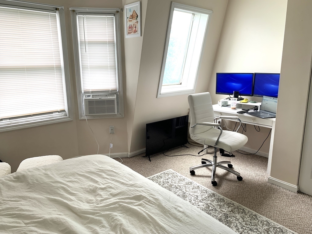 213 West 6th St, South Boston