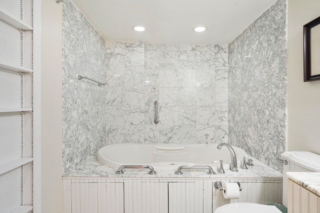 296 Marlborough St, Back Bay