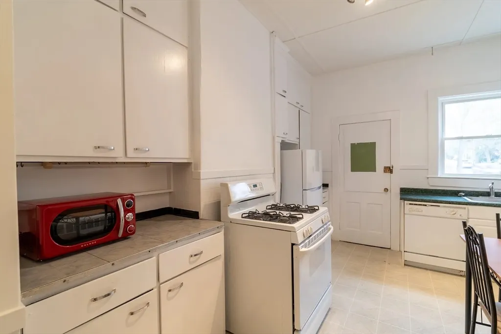 2 Sherman St, Neighborhood Nine