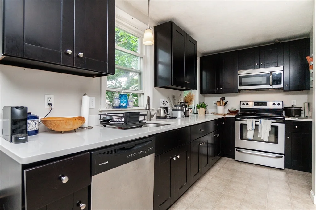 24 Aberdeen Rd, Powder House Square