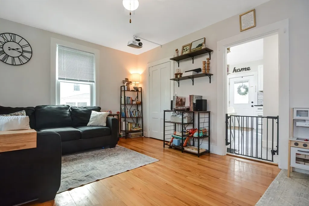 21 Cemetery St, Hopedale