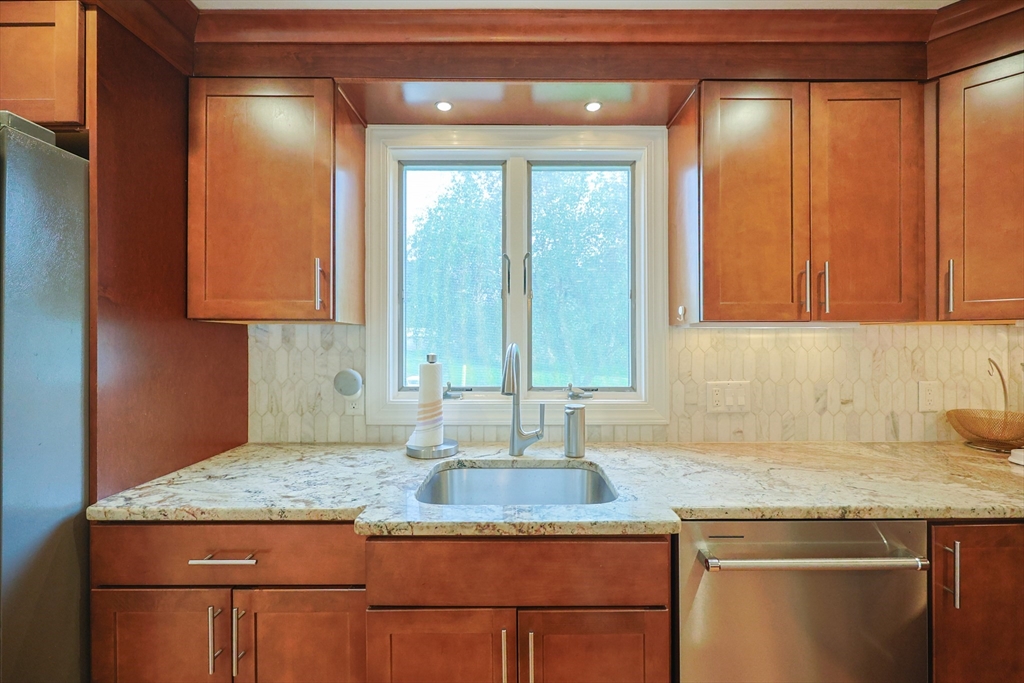 52 Galway Dr, North Attleboro