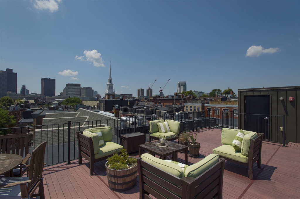 440 Commercial St, Waterfront