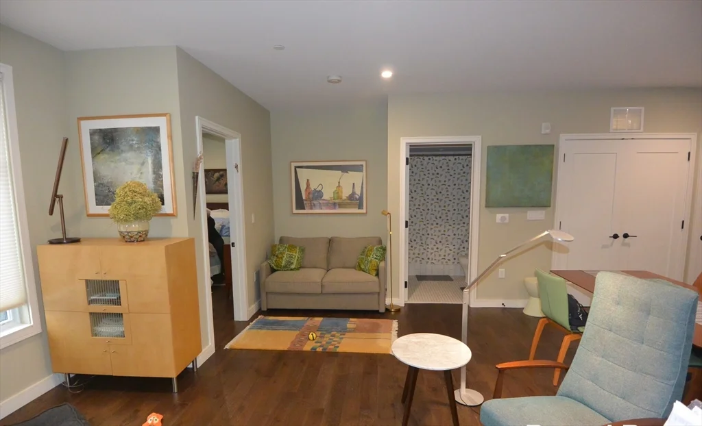 45 Burnett St, Jamaica Plain