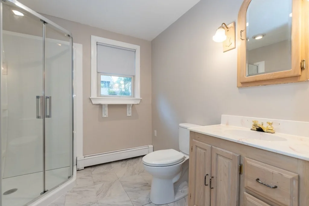 205 Hardy Pond Rd, Waltham