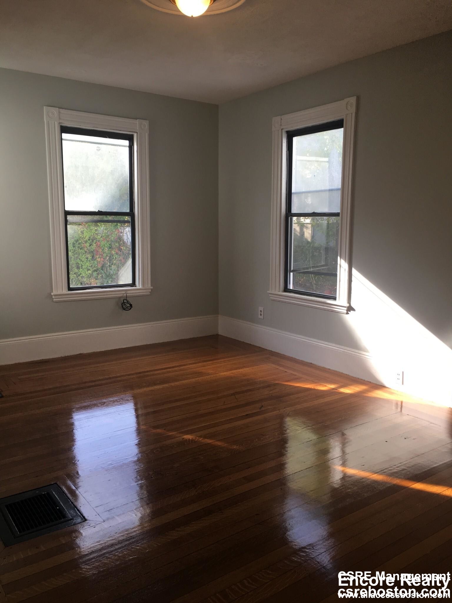 10 Saunders St, Allston