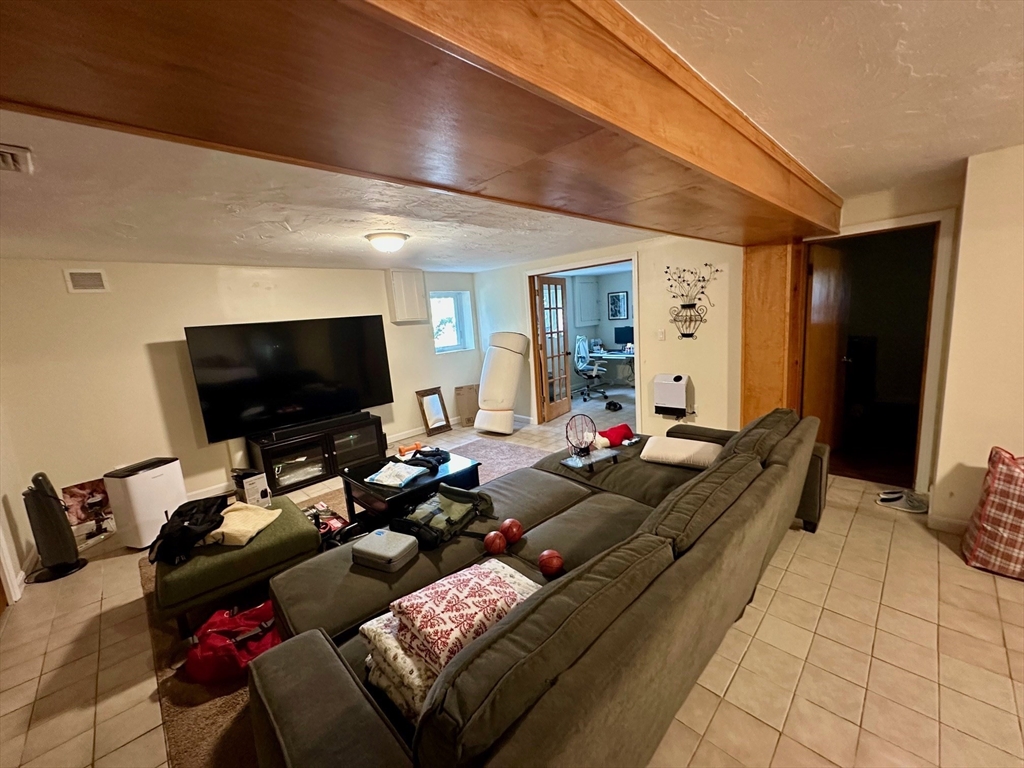 57 Maurice St, Medford