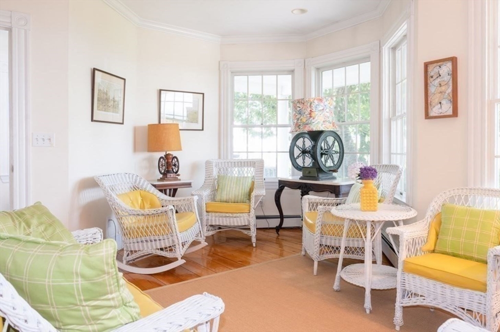 4 Spray Ave, Marblehead