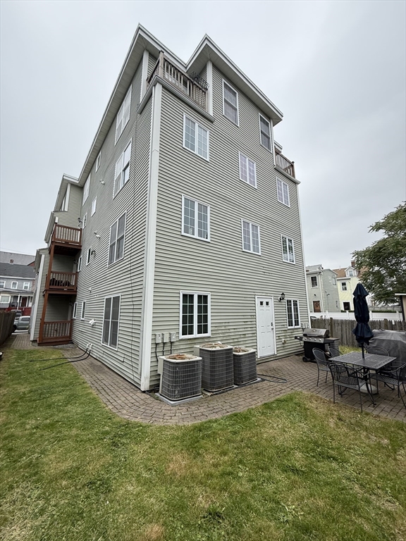 11 Everett Ave, East Somerville