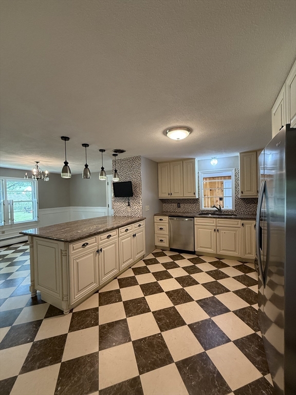 376 S Main St, Andover