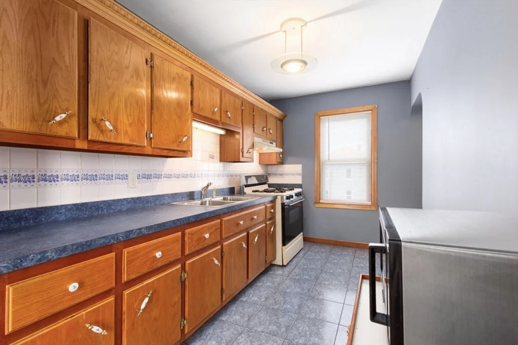 344 Snell St, Fall River