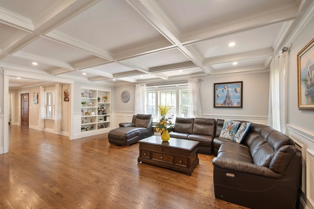 24 Dogwood Ln, Birds Hill
