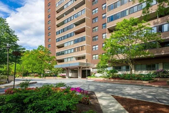 2 Hawthorne Pl, West End