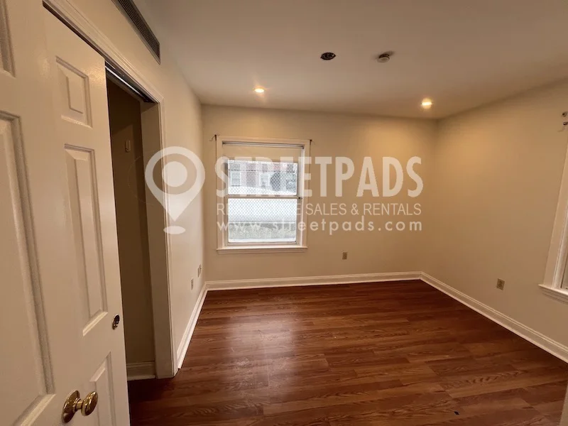 8 Glencoe St, Oak Square