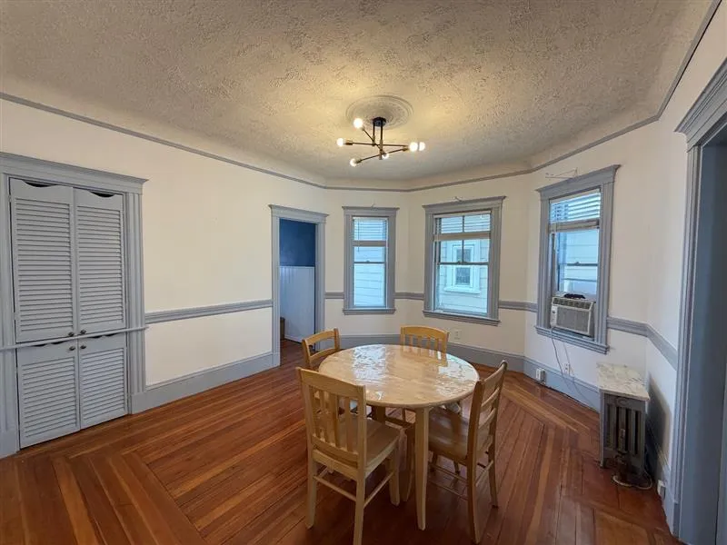 27 Gilman Ter, Winter Hill