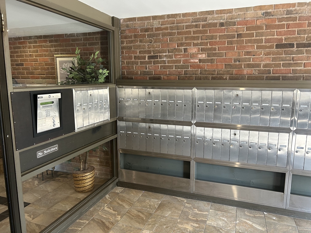 881 Broadway, Everett