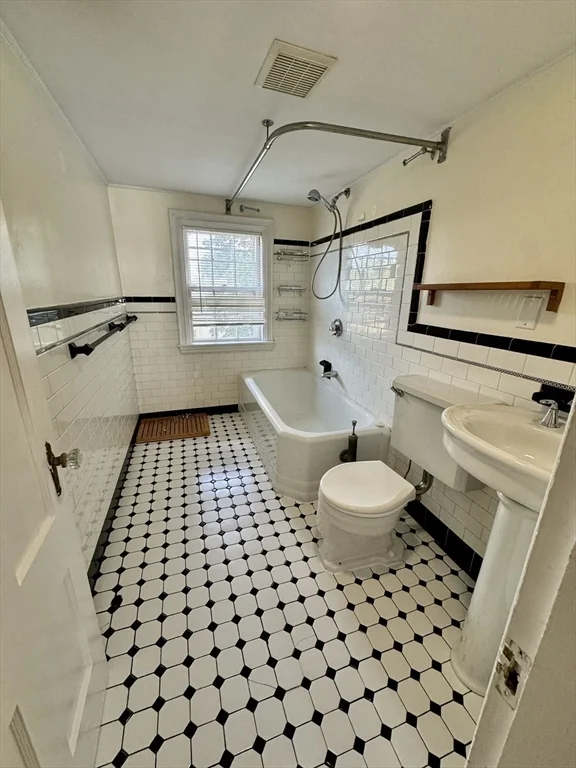 24 Grovenor Rd, Jamaica Plain