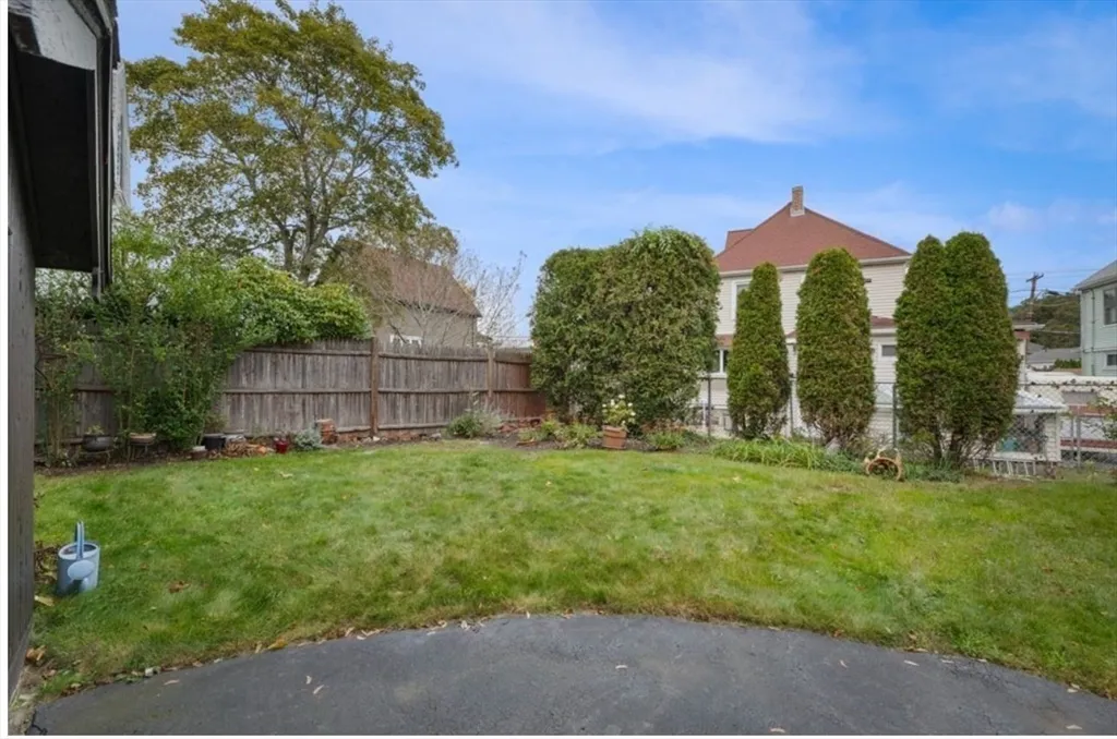 12 Endicott St, Saugus