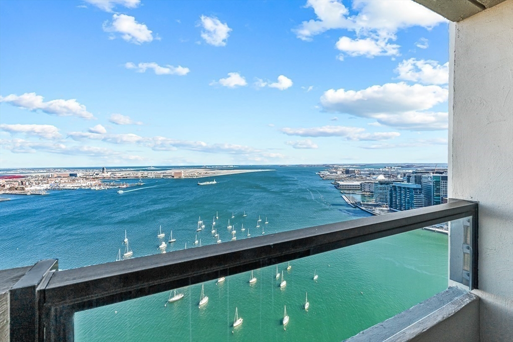 85 E India Row, Waterfront