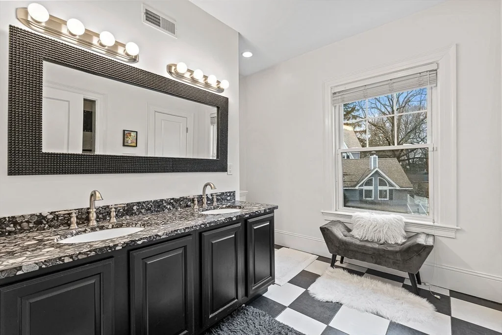 34 Glen Rd, Winchester