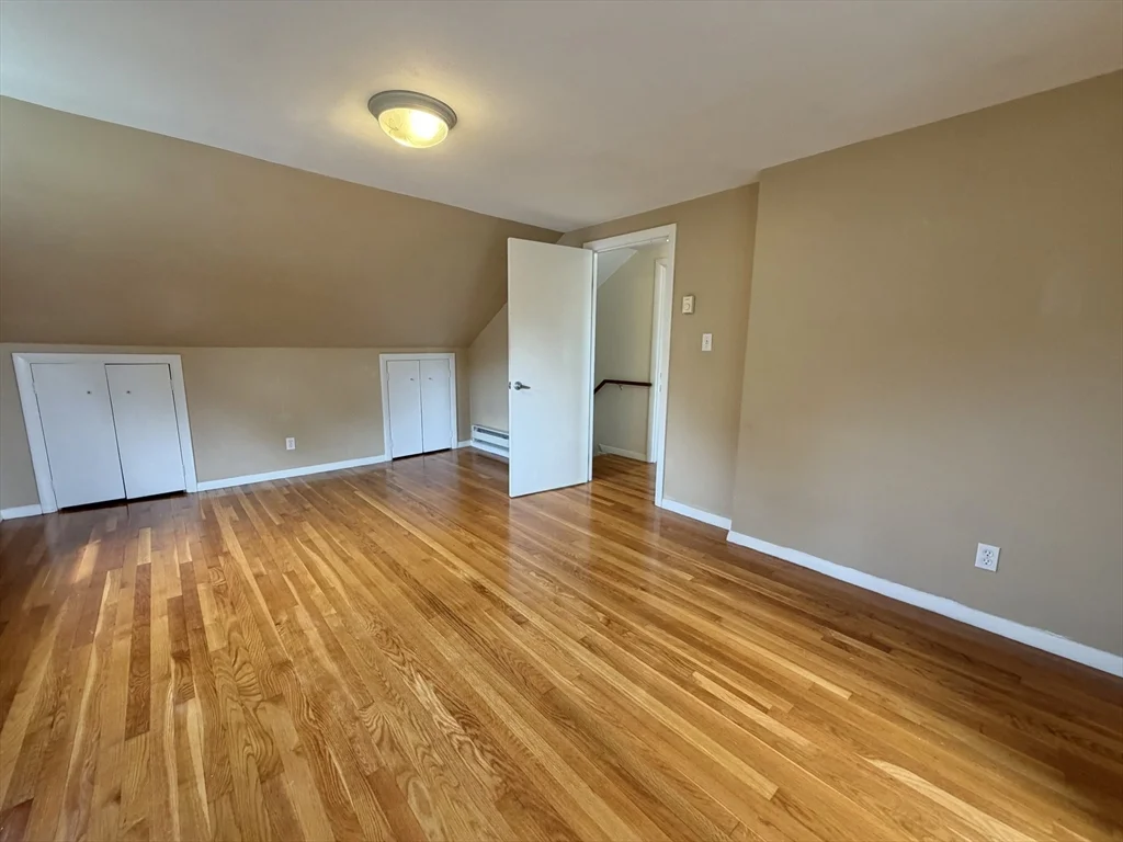 17 Hatfield Rd, West Newton