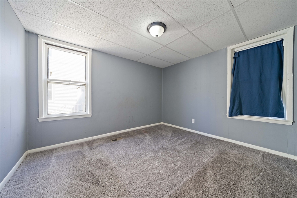 48 Rocliffe St, Fall River