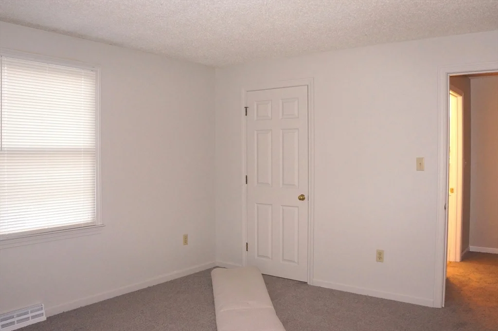 567 Mendon Rd, Attleboro