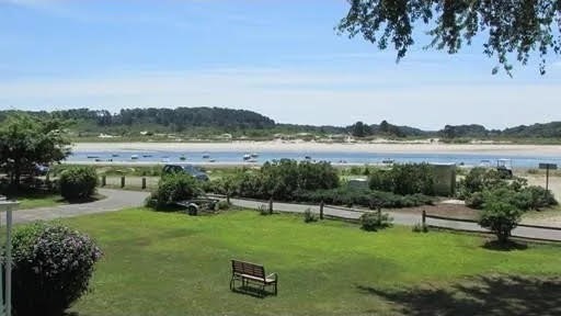 37 River Rd, Little Neck