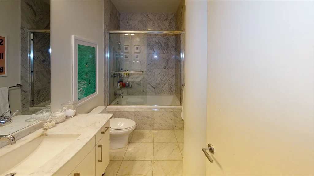 360 Newbury St, Back Bay