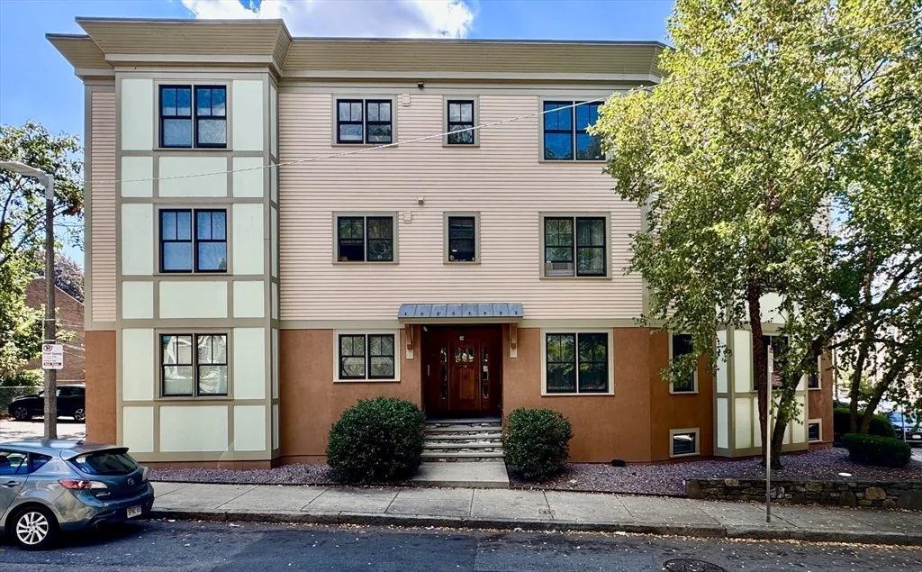 81 Westminster Ave, Roxbury