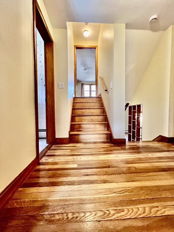 45 Maiden Ln, Wayland