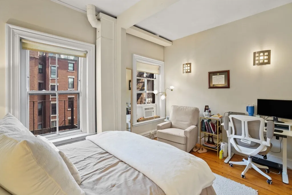 296 Marlborough St, Back Bay