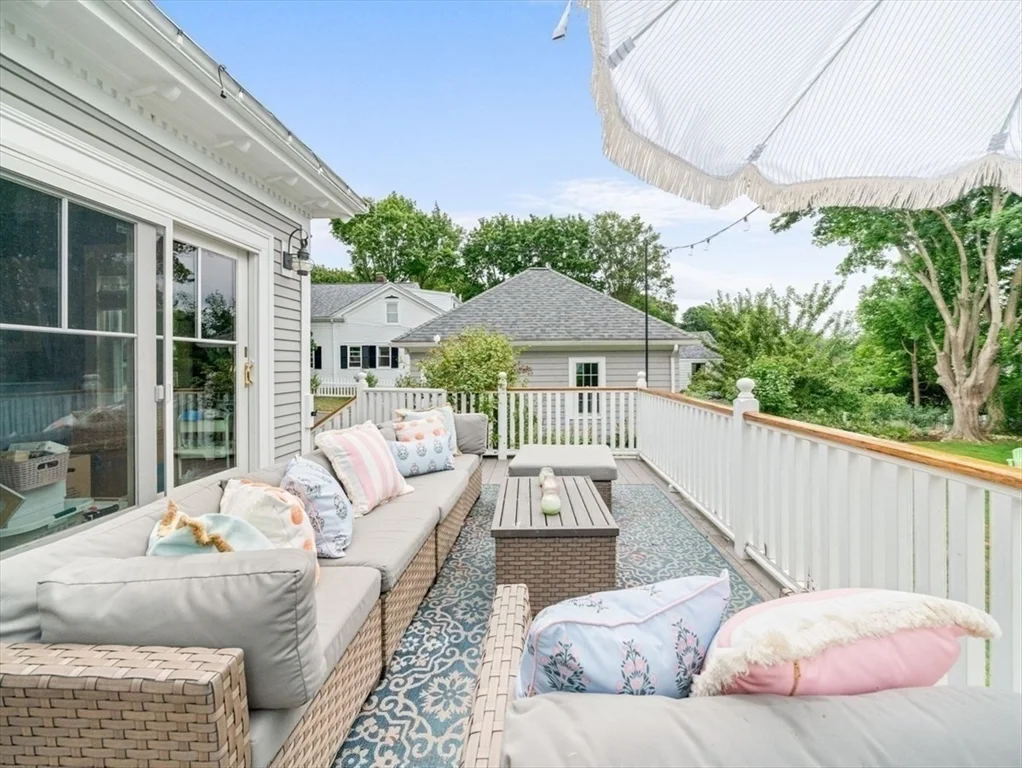 548 Elm St, Dartmouth