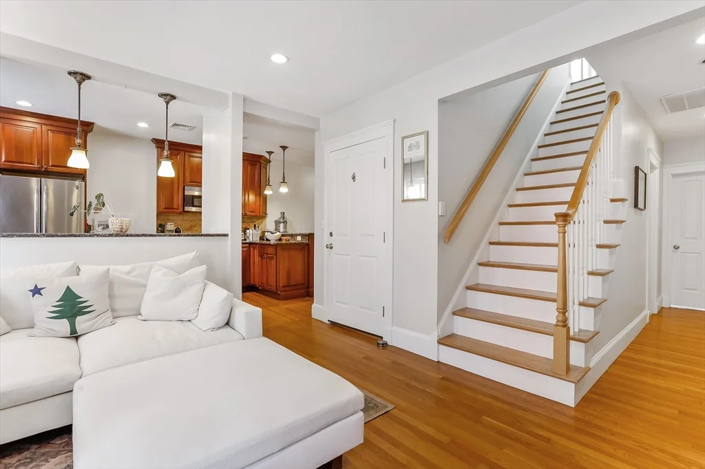 130 Myrtle St, Beacon Hill