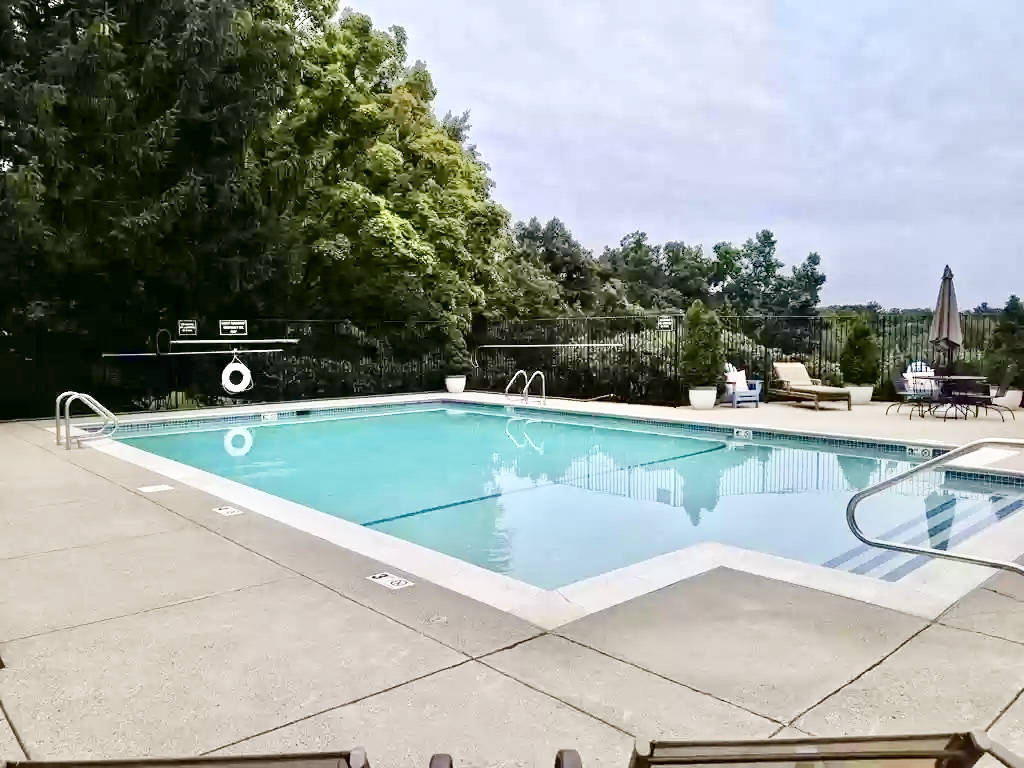 253 Nahanton St, Oak Hill