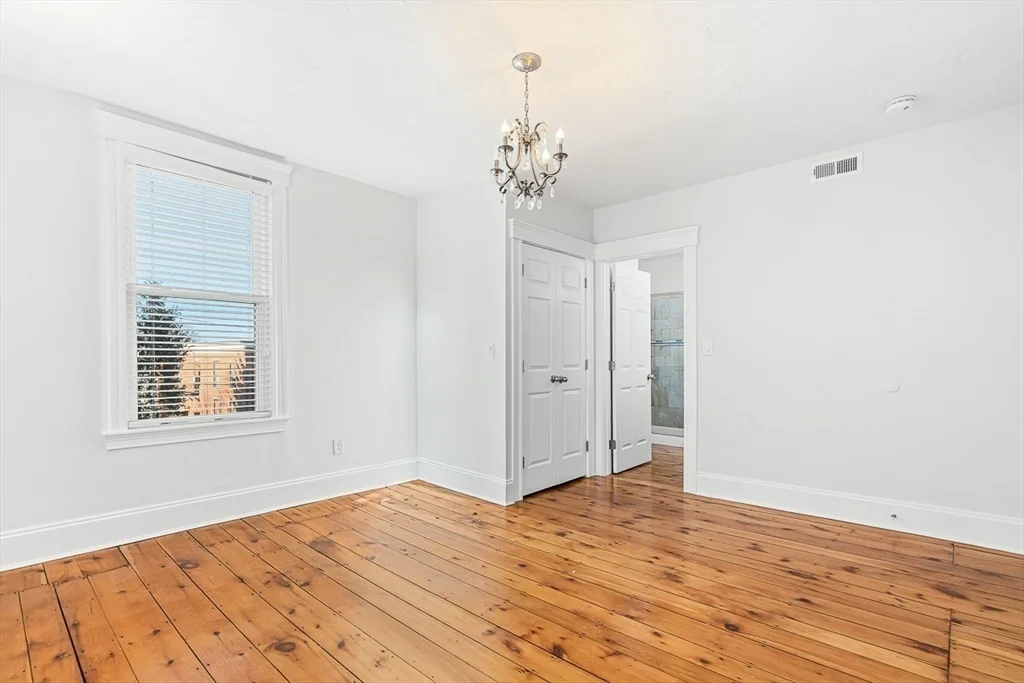 11 Symonds St, Salem