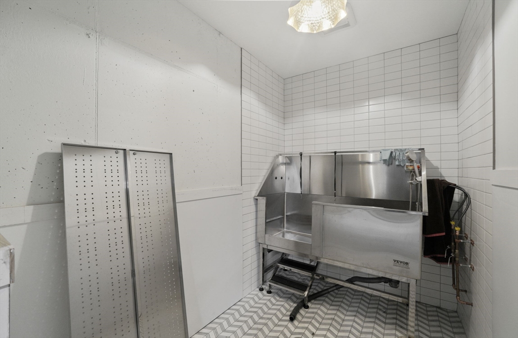 301 Border St, East Boston