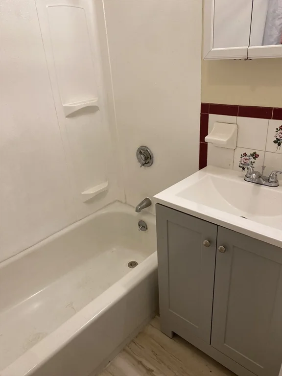 72 Florida, Dorchester