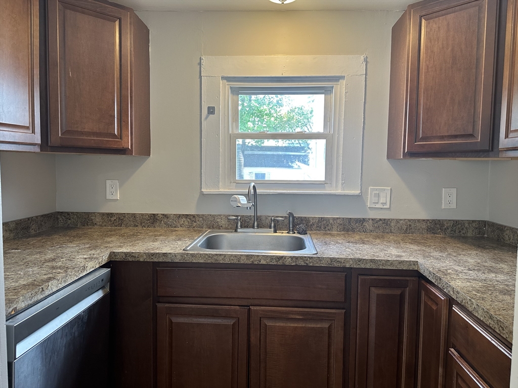 1 Veteran Rd, Woburn