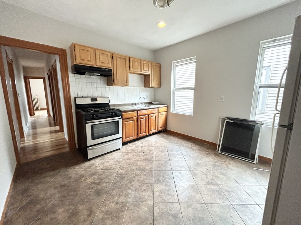 18 Eastman St, Boston