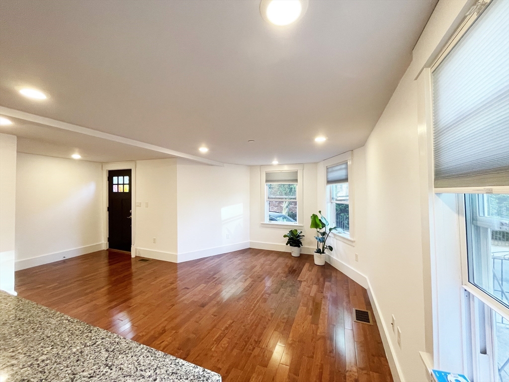 2 Auburn Ave, East Somerville