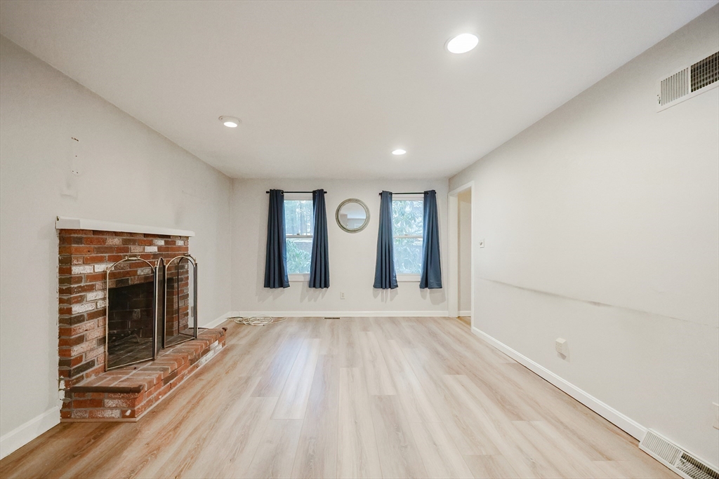 291 Central St, Framingham