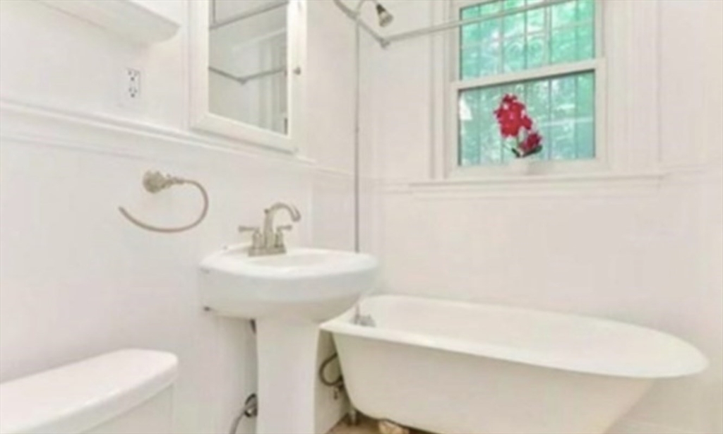 39 Mount Hood Rd, Brighton