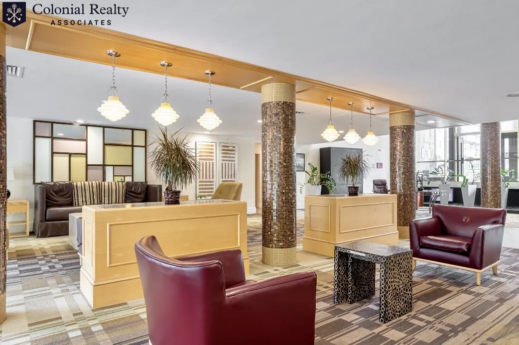 101 Monmouth St, Longwood