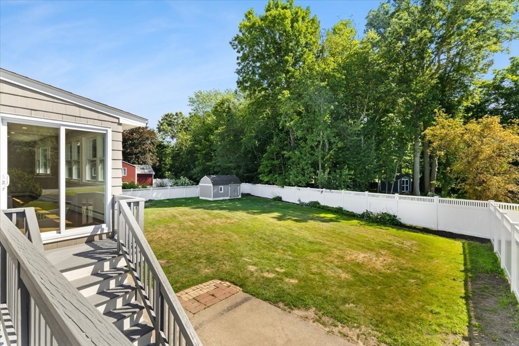 19 Coach Ln, Norwood